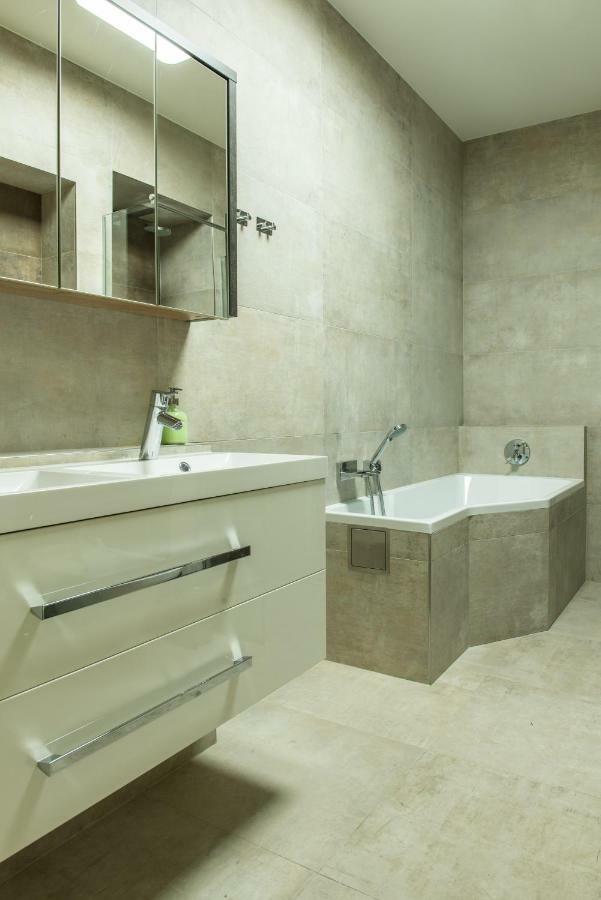 Exclusive 3 Bedroom Top-Notch Flat, Great Location Prag Exteriör bild